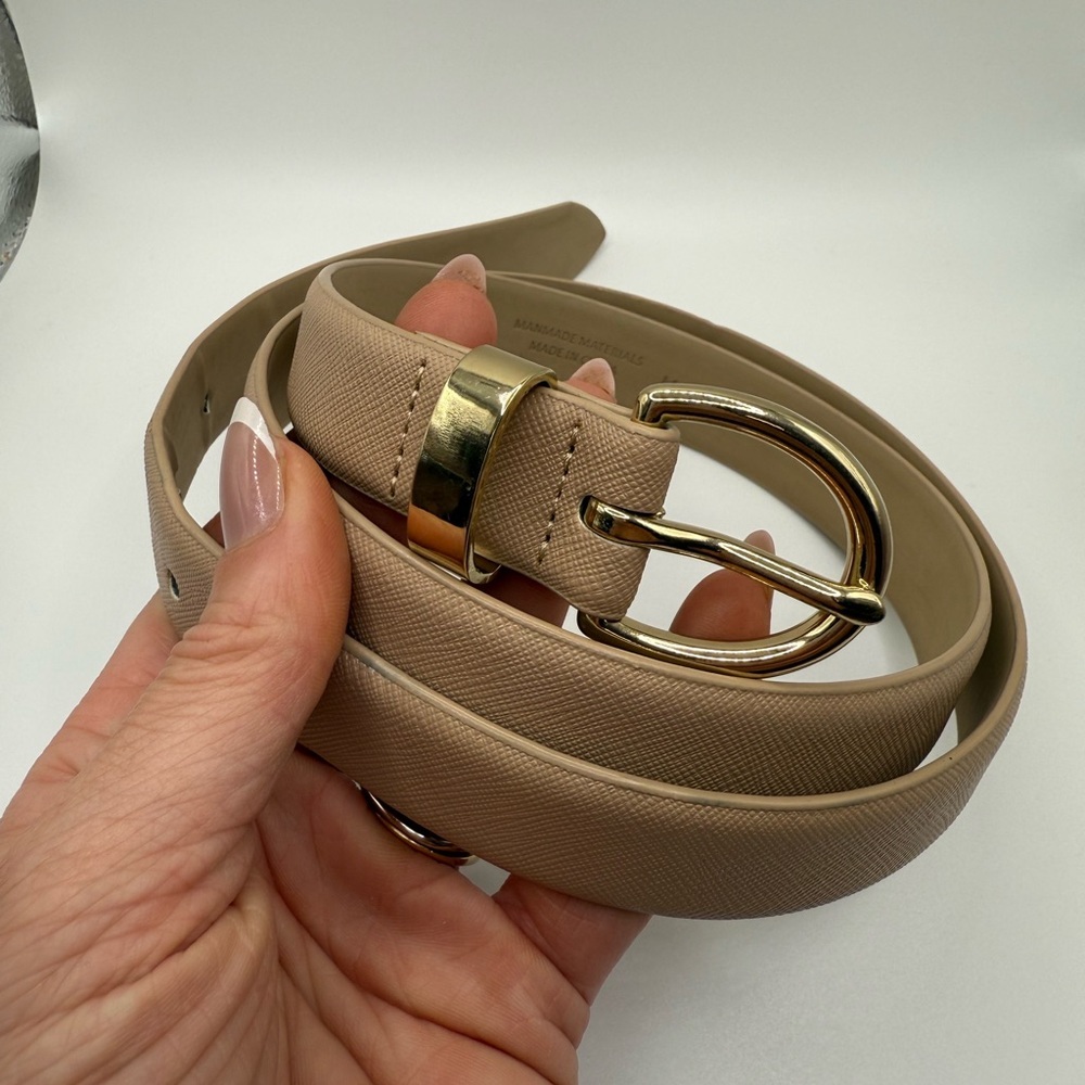 Elegant Tan Belt with Gold Buckle